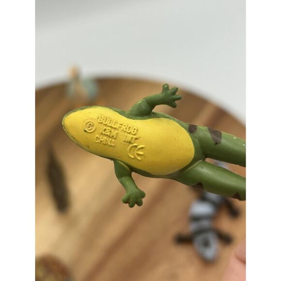 K&M International River Wildlife Animal Figures Lot Heron Bear Otter Turtle Fish - Picture 13 of 16